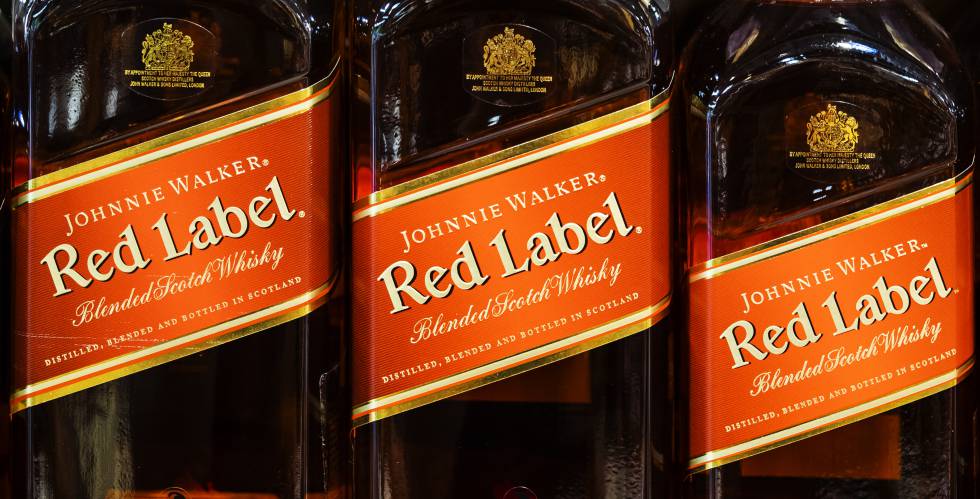 Botellas de whisky de la marca Johnnie Walker, propiedad de Diageo