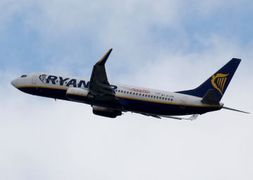Un avión de Ryanair cerca de Toulouse, Francia
