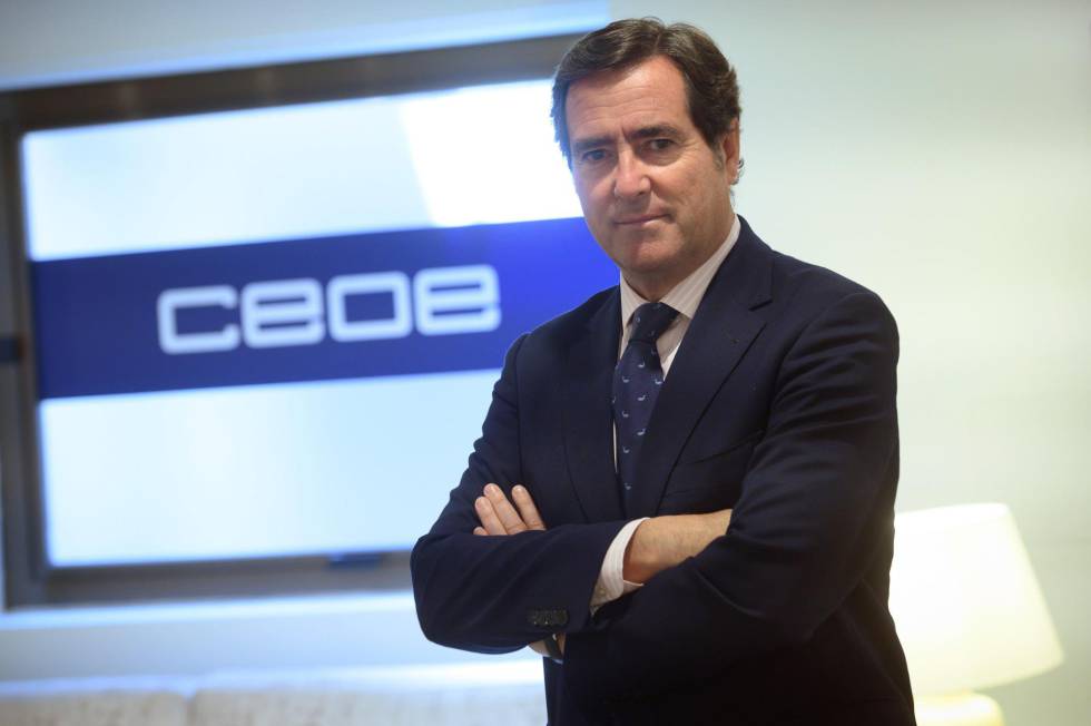 La CEOE alerta del "hartazgo político" y apuesta por un Gobierno moderado