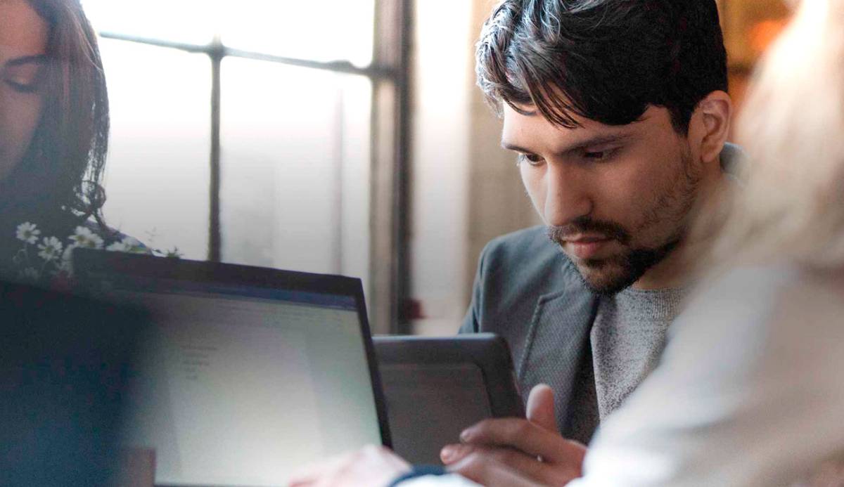 Primeras imágenes del modo oscuro de Outlook para smartphones