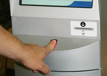 La empresa necesita permiso del empleado para llamarle al móvil o usar su huella digital