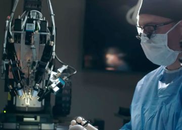 Elon Musk vuelve con Neuralink: cerebros conectados a teléfonos móviles e IA