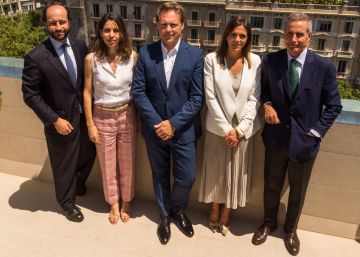 Raul Rodríguez, director de Sabadell Venture Capital; Ana Segurado, responsable de venture capital de Alantra; Josep Sanfeliu y Clara Campàs, fundadores de Asabys; y Santiago Eguidazu, presidente de Alantra.