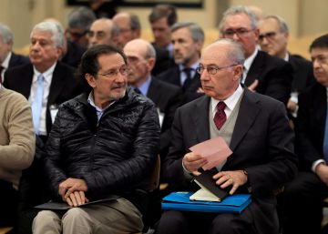 El expresidente de Bankia Rodrigo Rato (d) junto al exconsejero de Caja Madrid José Antonio Moral Santín