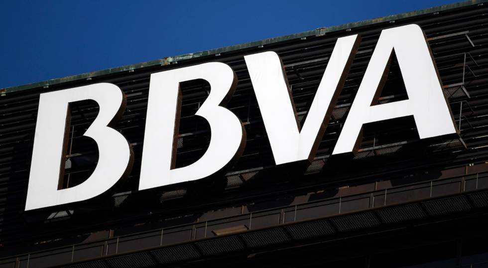 El juez imputa al BBVA por contratar presuntamente a Villarejo para espiar a Sacyr