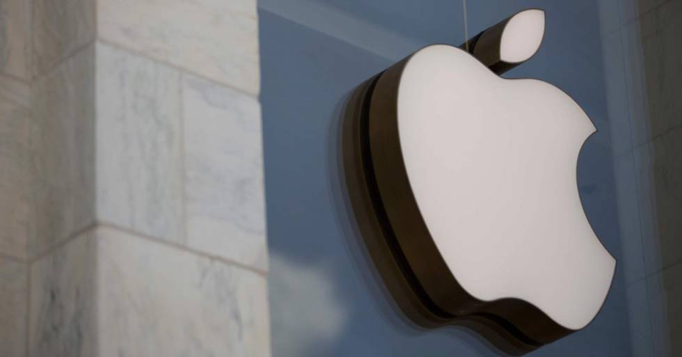 Logo de Apple en una tienda de la compañía en Washington (EE UU).