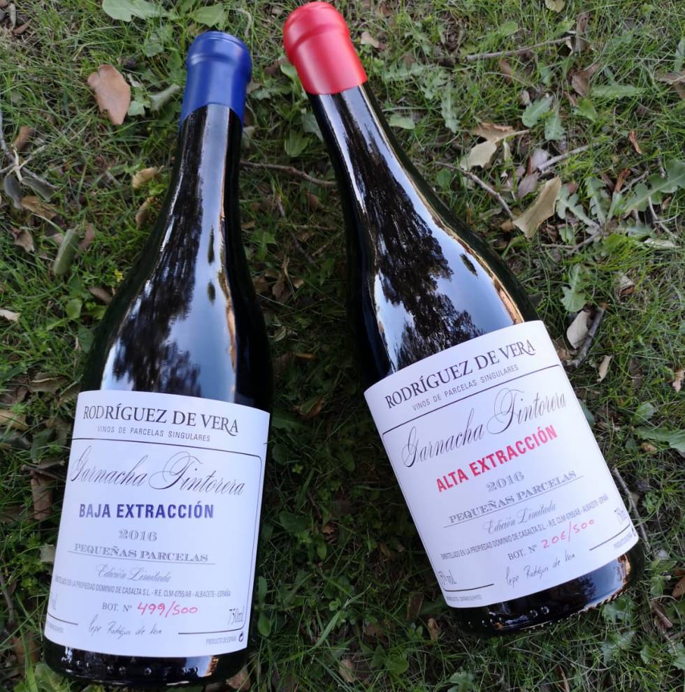Dos botellas de edición limitada de la DO Almasa.