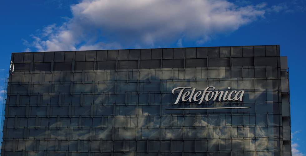 UBS rebaja a Telefónica a mantener: ingresos débiles y deuda elevada