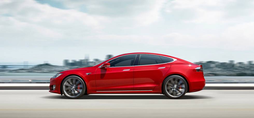 El software Tesla V10 sorprenderá: convertirá el coche en un karaoke