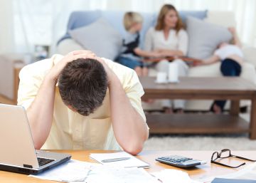 Autónomo con deudas o al que le deben dinero: ¿cuándo prescriben?