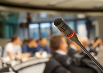 Charla, curso o conferencia. ¿Tengo que ser autónomo? ¿Qué impuestos incluyo?