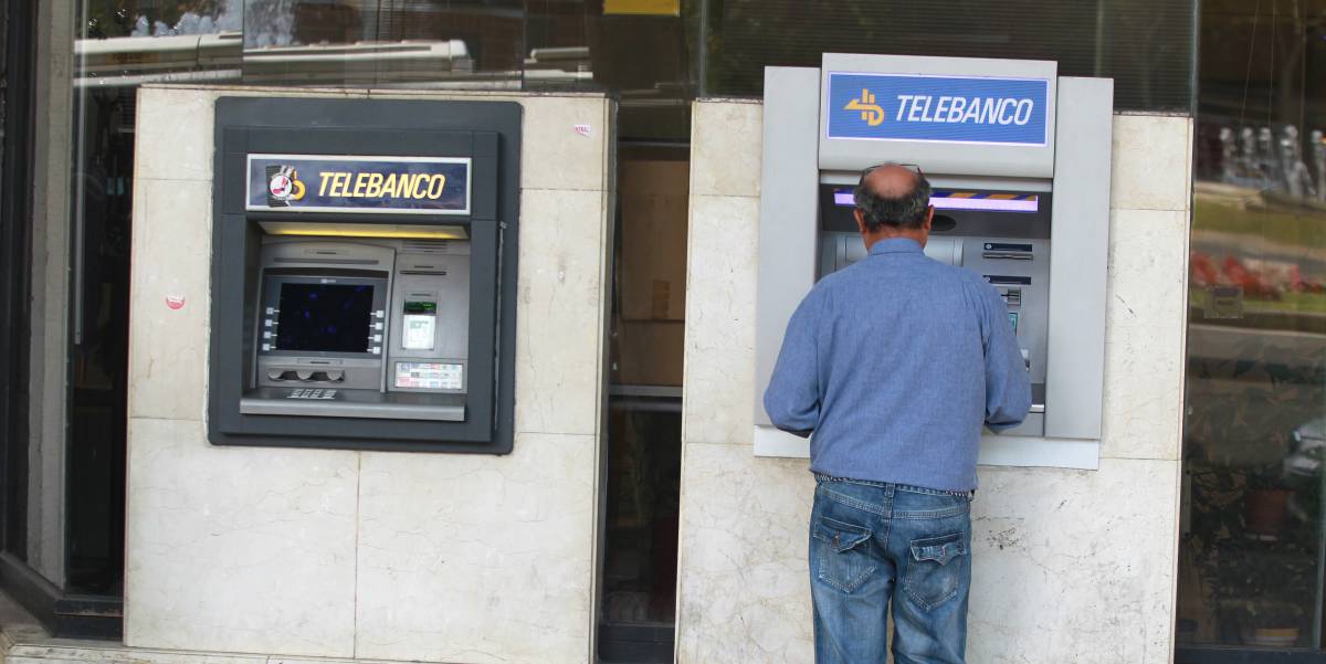 La banca española apuesta por limitar la retirada de efectivo en ventanilla