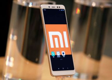Logo de Xiaomi en un smartphone.