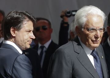 El presidente italiano Sergio Mattarella y el primer ministro Giuseppe Conte en un acto el pasado 14 de agosto.