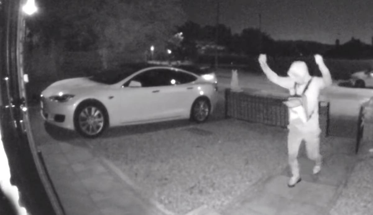 Así roban un Tesla Model S en segundos hackeando sus mandos a distancia (vídeo)
