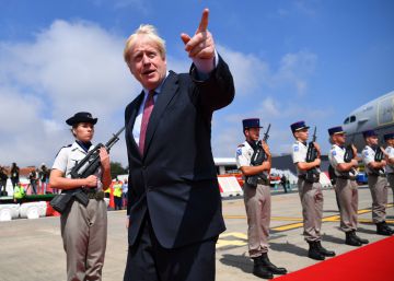 El primer ministro británico, en su llegada a Biarritz para acudir a la cumbre del G7.
