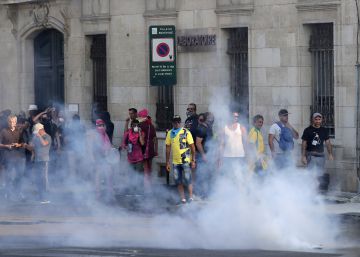 Manifestantes contra la cumbre del G7 se enfrentan a la policía en Bayona Manifestantes contra la cumbre del G7 se enfrentan a la policía en Bayona