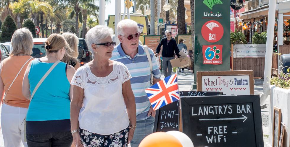 Turistas británicos en Benalmádena (Málaga).