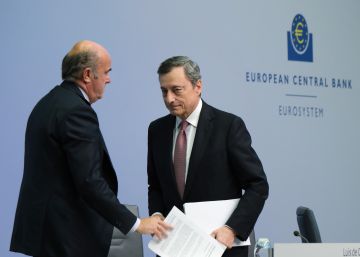 Mario Draghi junto a Luis de Guindos