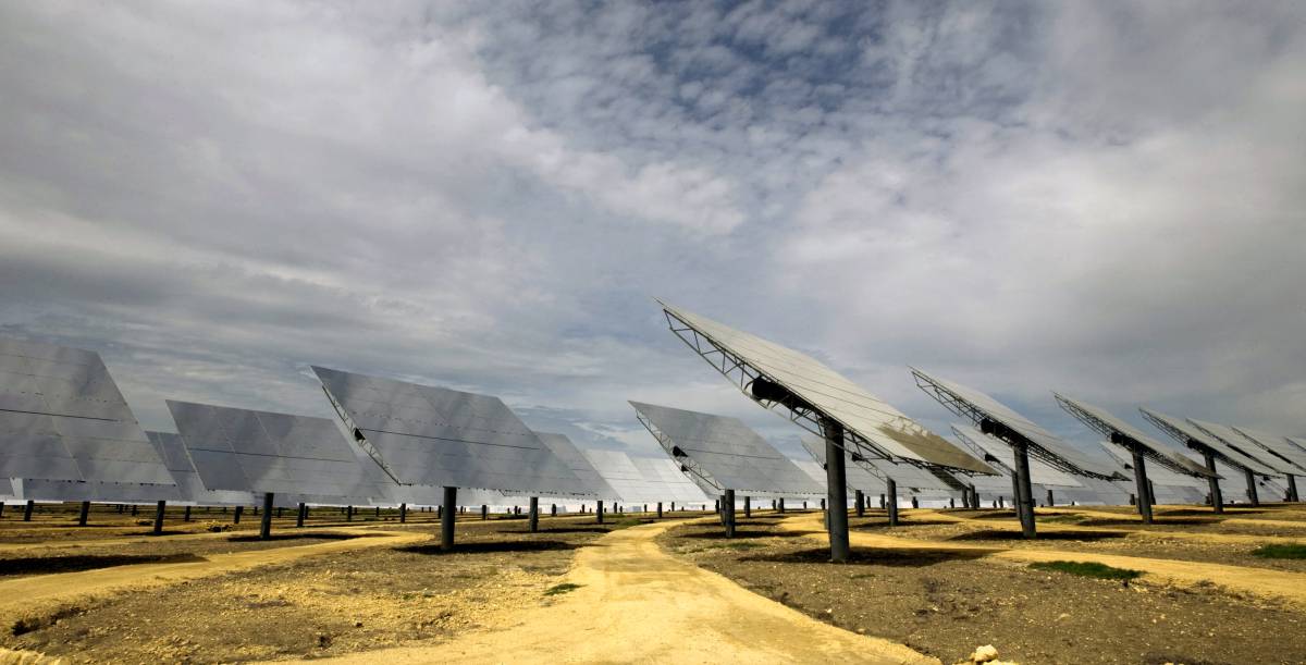 Imagen de una planta solar de Abengoa.