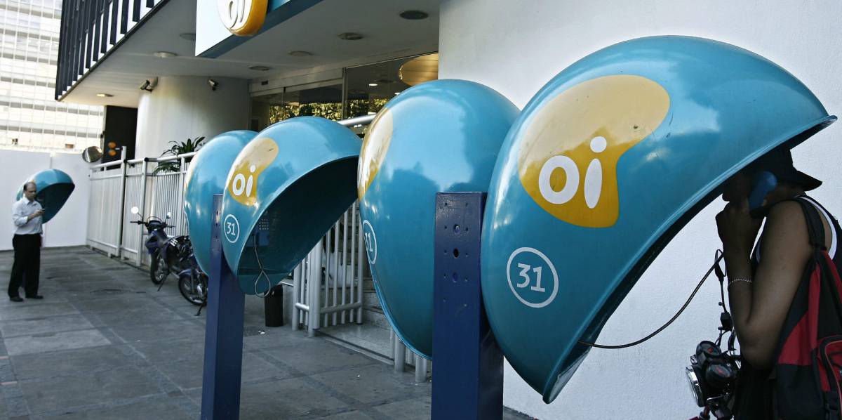 La brasileña Oi ofrece su filial de móviles a Telecom Italia y a Telefónica
