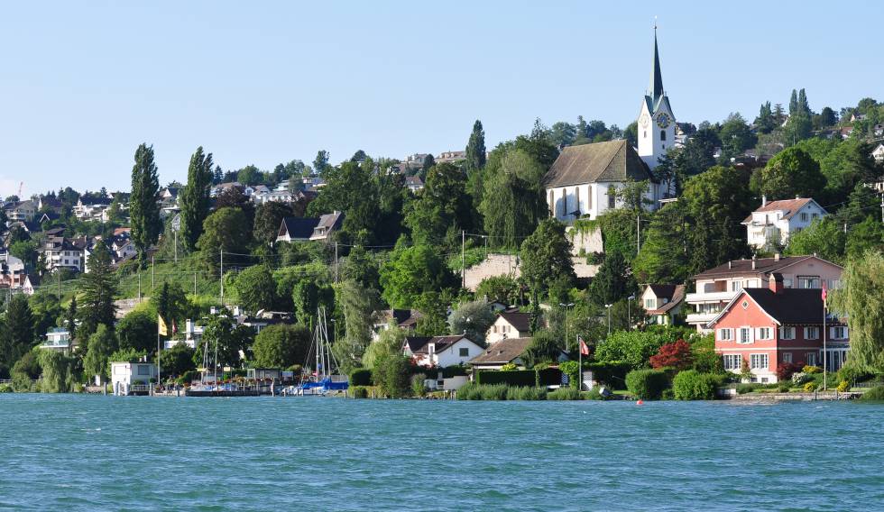 Paisaje de la ciudad de Herrliberg, situada en el cantón de Zürich, Suiza.