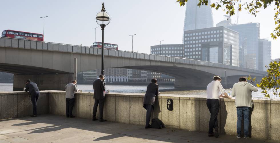 Trabajadores del distrito financiero de la City en Londres.