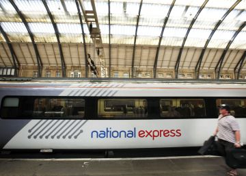 Tren de National Express en la estación de Kings Cross, Londres