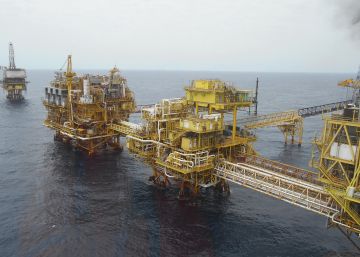 Plataforma petrolera de Pemex frente a las playas de Ciudad de Carmen (México), en una imagen de 2016.