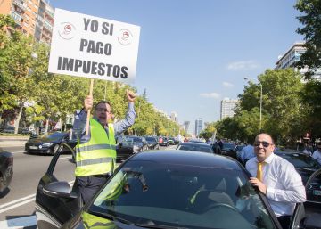 Una manifestación de conductores de VTC en Madrid.
