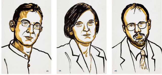 De izquierda a derecha, Abhijit Banerjee, Esther Duflo y Michael Kremer