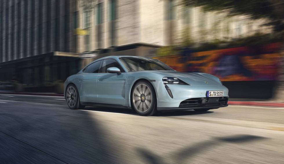 Porsche presenta una versión más barata de su Taycan eléctrico