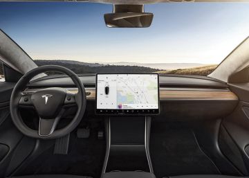 Tesla trabaja en el modo noche para su navegador incorporado