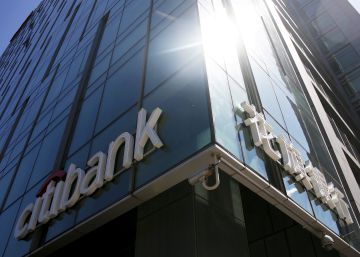 Logo de Citibank en una sede en Beijing (China)