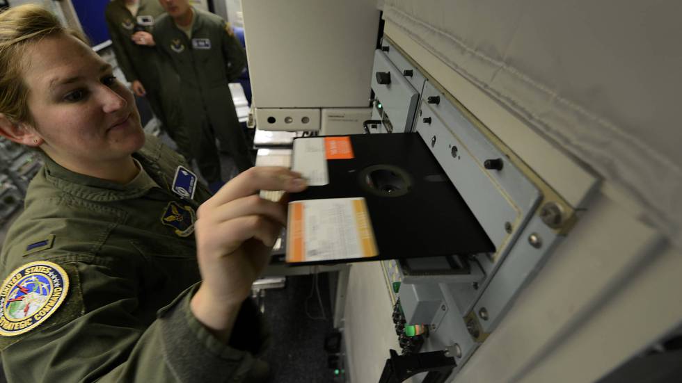 El ejército norteamericano por fin dejará de utilizar disquetes para coordinar su arsenal nuclear