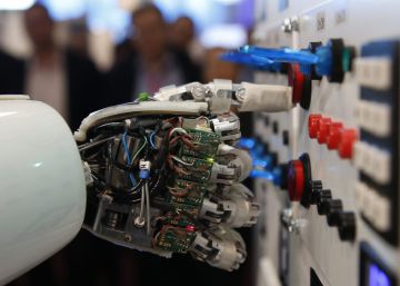 Mano del robot humanoide AILA.