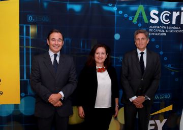Miguel Zurita (presidente de ASCRI), Elena Aparici (directora general del Tesoro y Política Financiera) y Juan López del Alcázar (Socio Director del área de Transacciones de EY).