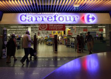 Ingreso de un supermercado de Carrefour en París.