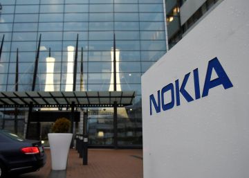 Nokia se desploma tras lanzar un 'profit warning' y eliminar el dividendo Nokia se desploma tras lanzar un 'profit warning' y eliminar el dividendo