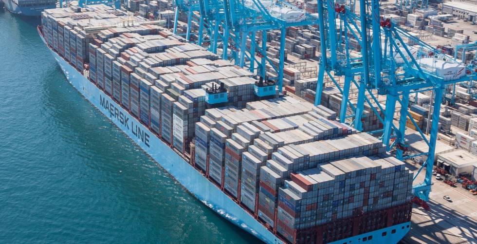 Portacontenedores en el puerto de Algeciras.