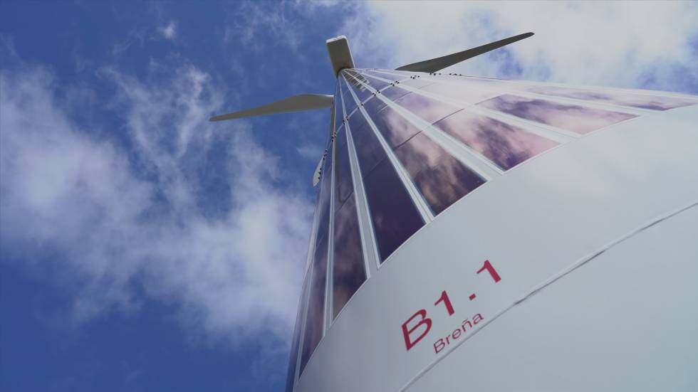 El aerogenerador de Acciona que despliega en su torre paneles solares, en Breña (Albacete).