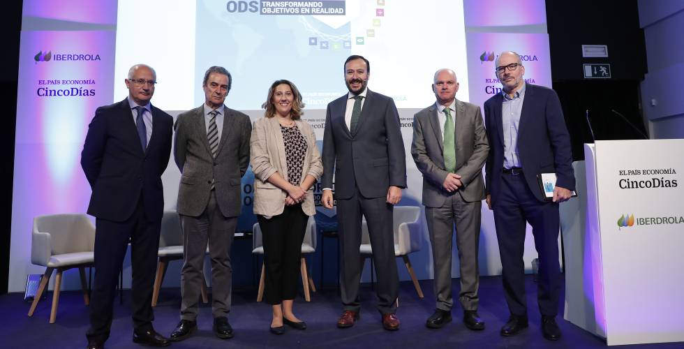 José Antonio Vega (director adjunto de CincoDías), José Antonio Alonso (catedrático de Economía aplicada de la UCM), Cristina Iglesias (directora ejecutiva de la Red Española del Pacto Mundial), Agustín Delgado (director de innovación y sostenibilidad de Iberdrola), Juan Llobell (director de comunicación de Iberdrola) y Miguel Jiménez (director de CincoDías)