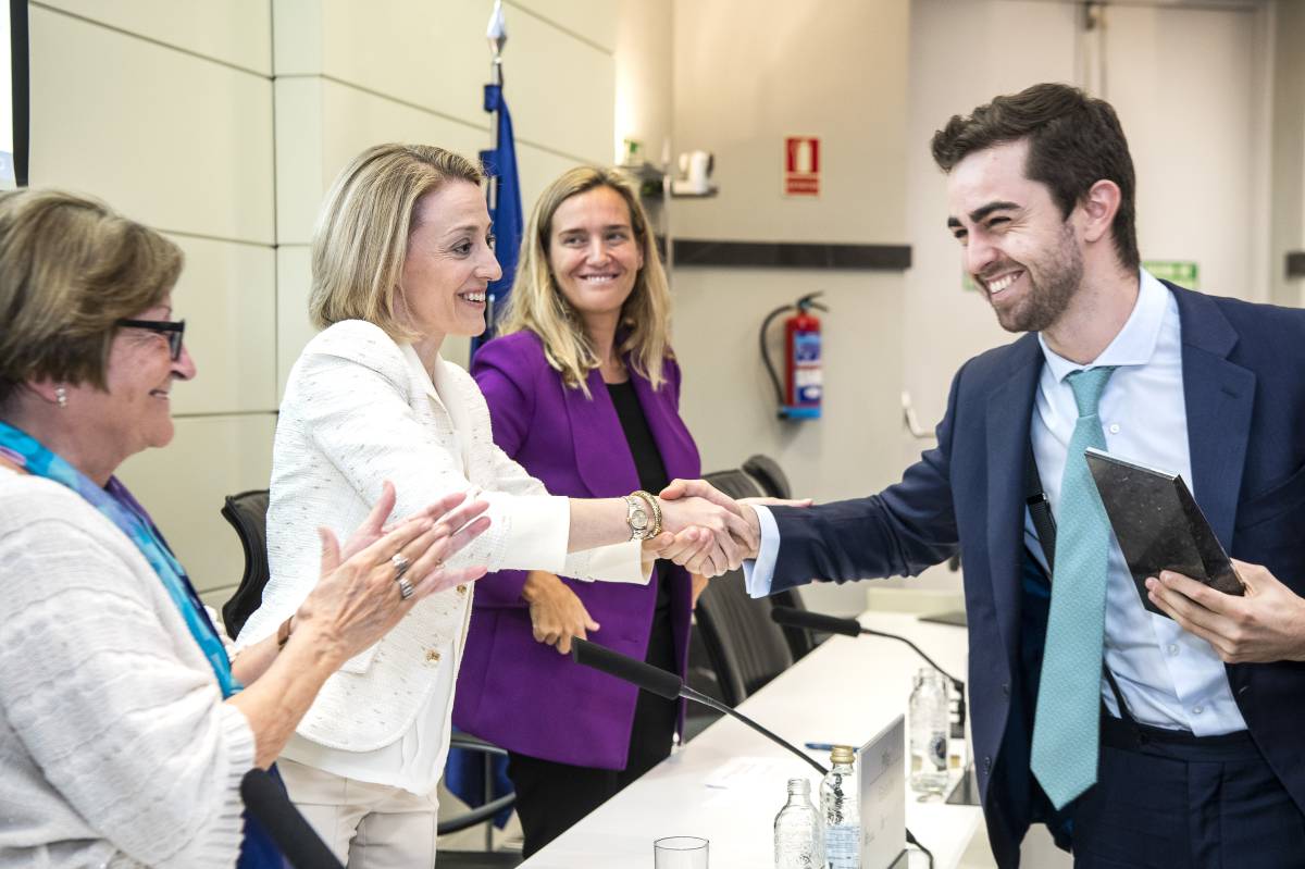 Enrique Fayos, ganador del premio José María Cervelló de Derecho de los Negocios