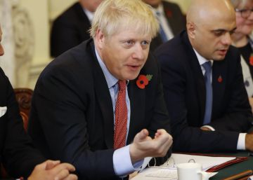 LONDON, ENGLAND - NOVEMBER 05: Prime Minister Boris Johnson conducts his last cabinet meeting before the general election, at 10 Downing Street on November 5, 2019 in London, England. The UKs main parties are gearing up for a December 12 general election after the motion was carried in a bid to break the current Parliamentary deadlock over Brexit. (Photo by Tolga Akmen - WPA PoolGetty Images)