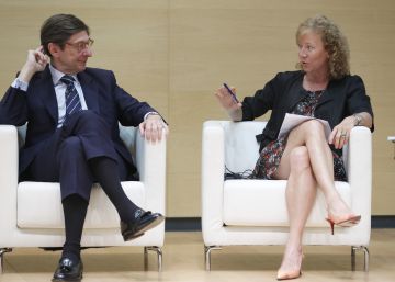 José Ignacio Goirigolzarri, presidente de Bankia, junta a y Margarita Delgado, subgobernadora del Banco de España