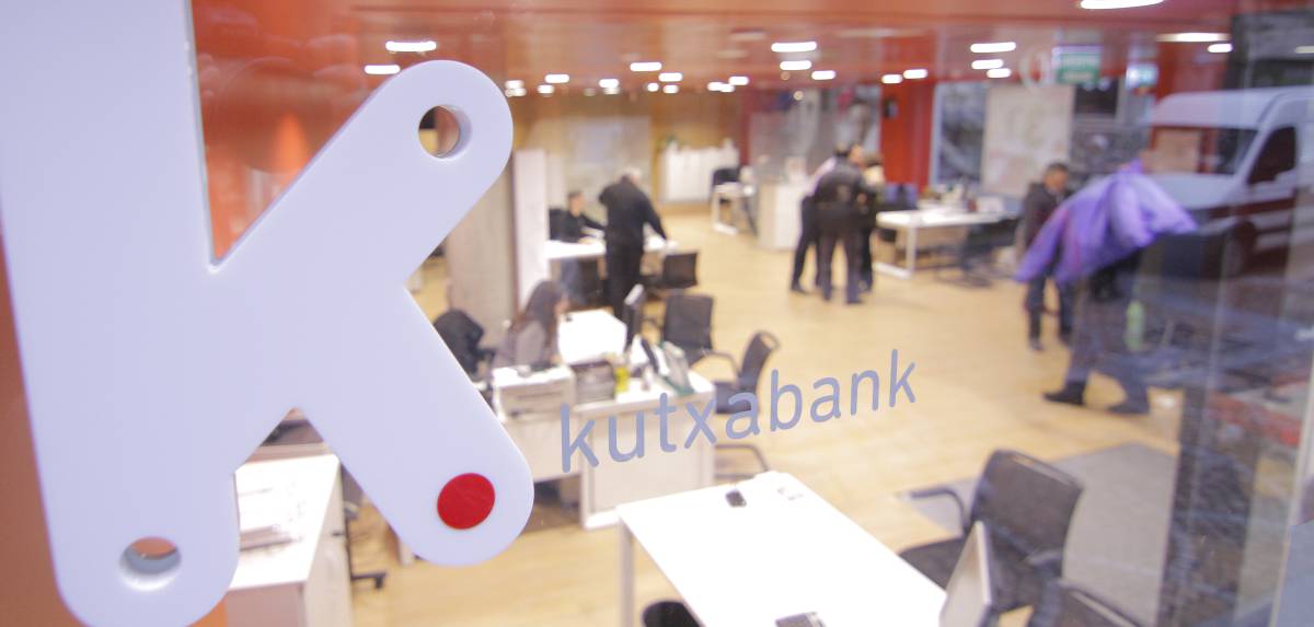 El acuerdo de Kutxabank y sindicatos incluye la consideración de las horas de formación como jornada laboral.