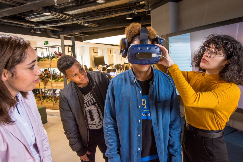 Jóvenes del programa de Accenture 'Juntos por el empleo'.