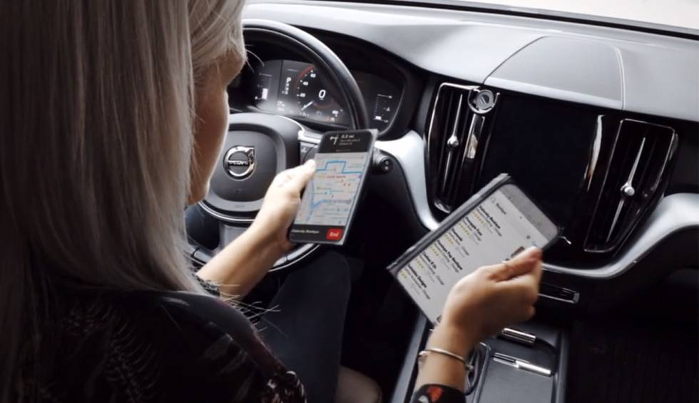Este accesorio transforma tu smartphone en un móvil plegable