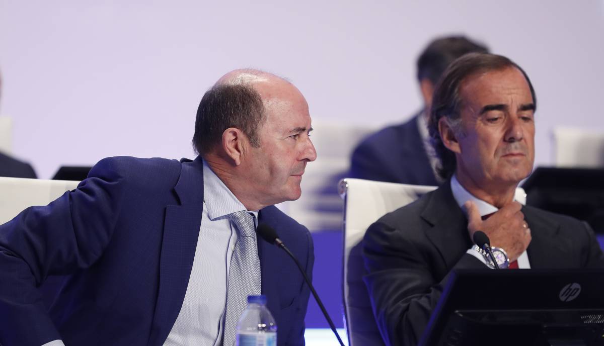 José Antonio Fernández Gallar, consejero delegado de OHL, junto al presidente de la compañía, Juan Villar-Mir.
