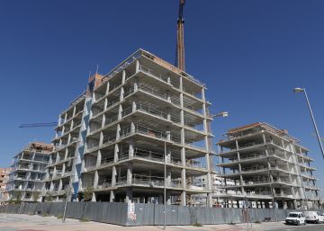 Funcas descarta una burbuja inmobiliaria pero prevé ajustes en las grandes urbes Funcas descarta una burbuja inmobiliaria pero prevé ajustes en las grandes urbes